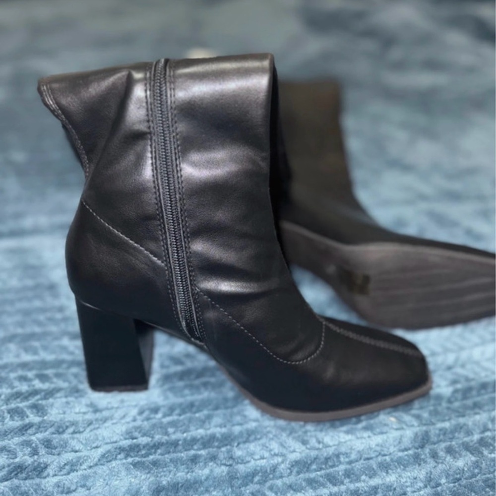 Cider Black Knee-High Block Heel Boots - Picture 7 of 8